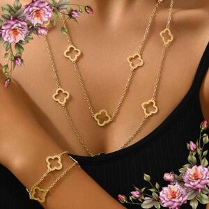 Clover Design Necklace And Bracelet Set